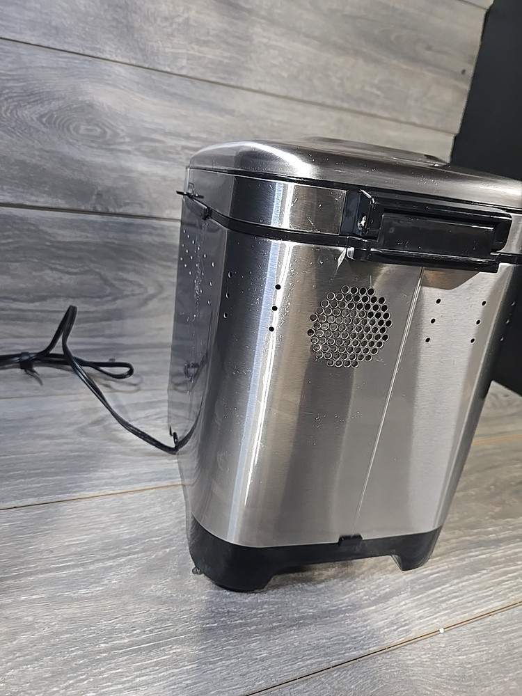 Cuisinart CBK-110 Bread Machine Stainless Steel 1.5lb 12 Programs LCD Timer Read