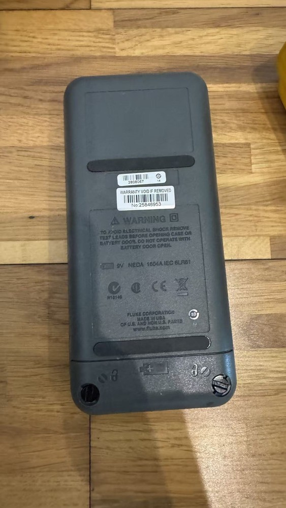 Fluke 714 Thermocouple Temperature Calibrator