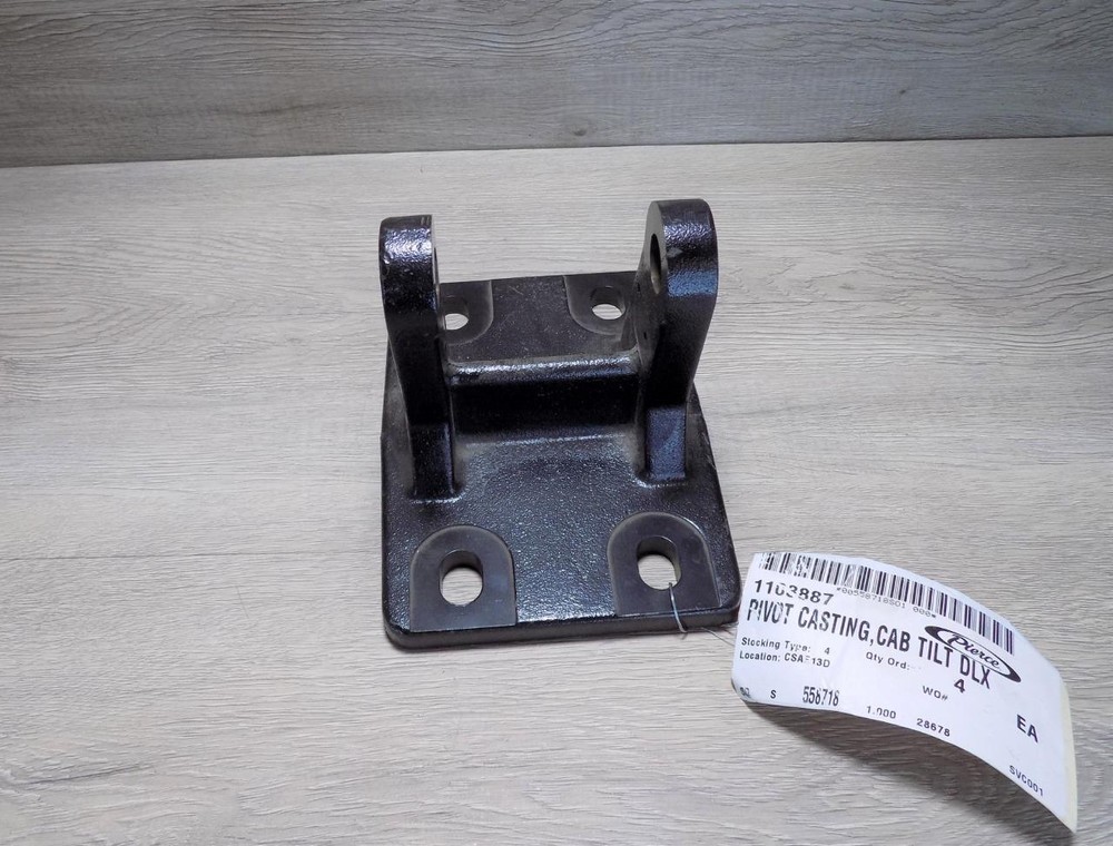 Pierce 1103887 Cab Tilt DLX Pivot Casting
