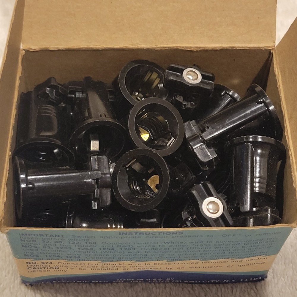 Box of 25 Eagle 974 CANDELABRA ATTACHON SOCKETS, NOS