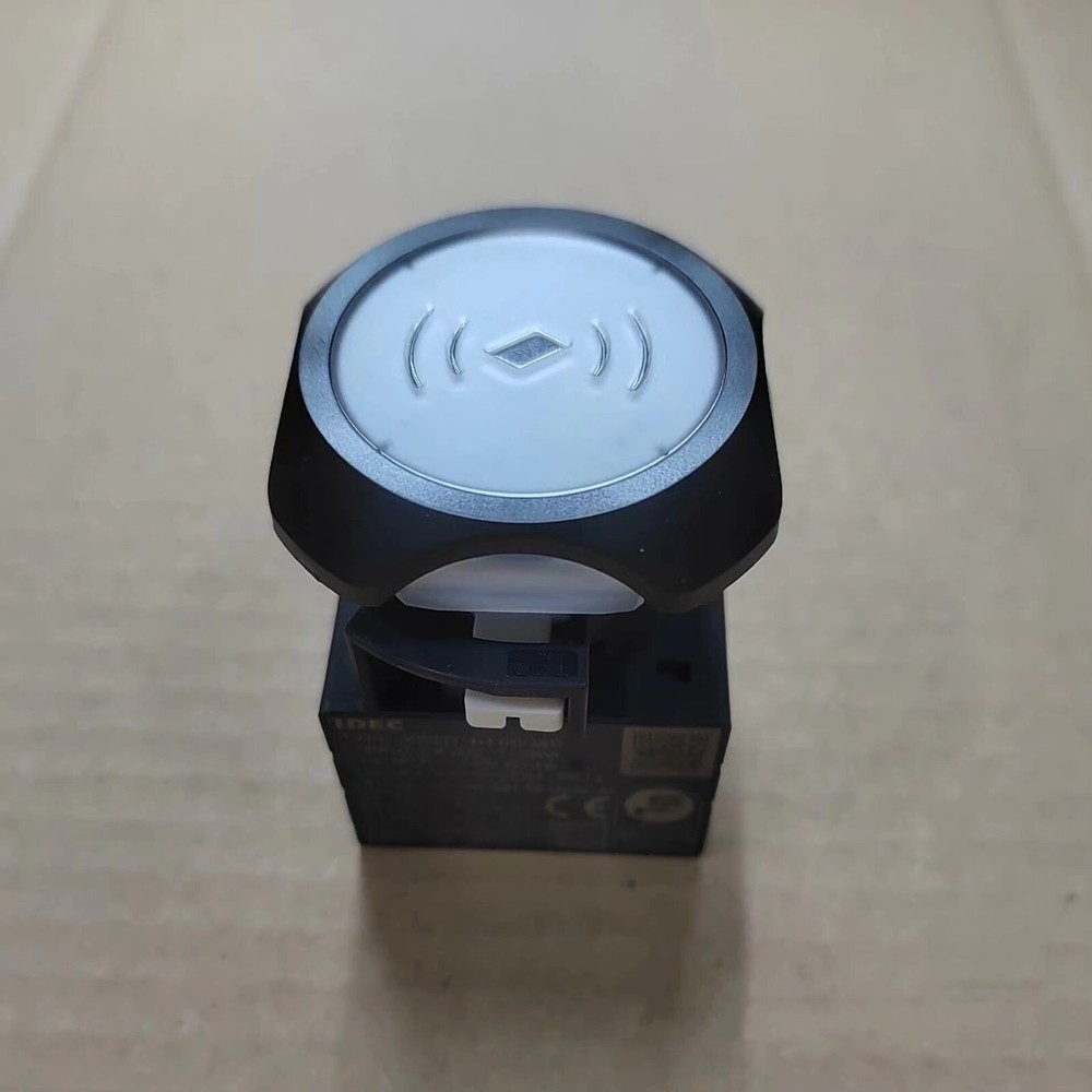 1PCS Used KW2D-R100Q4E button switch #N936P YF