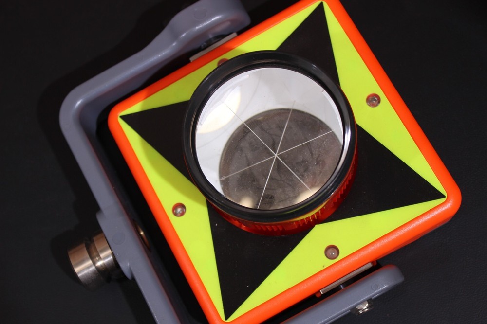 AdirPro LED Flashing Prism with Prism 0/-30 mm Offset, 2.5 arc second Accuracy