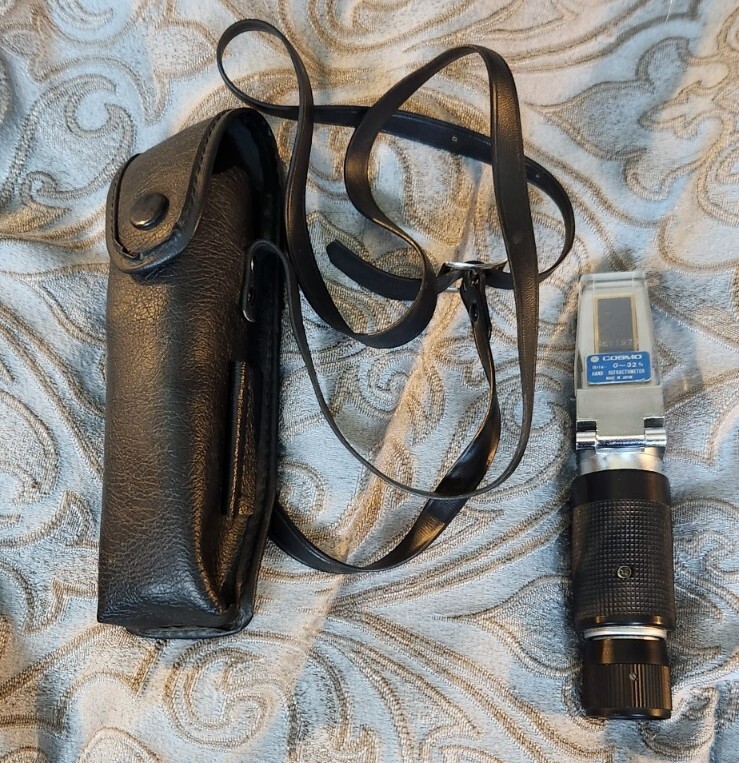 Cosmo Japanese Hand-Held Refractometer with case