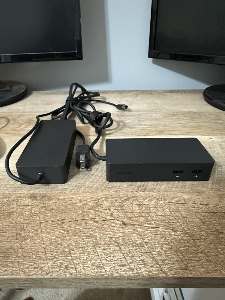 Microsoft 1661 PF3-00005 Docking Station for Microsoft Surface Pro 3, 4, 5, 6