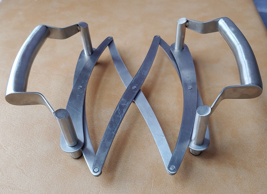 Expandable stainless steel trivet Westmark
