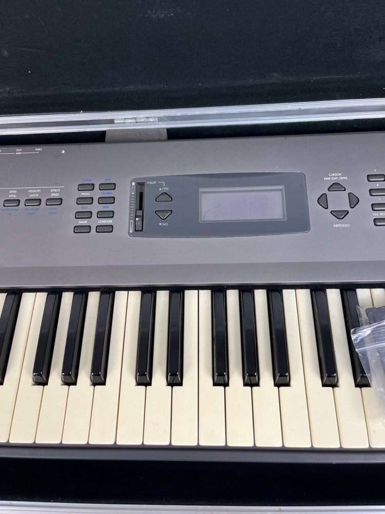 Korg N364 61 Key Keyboard Synthesizer w/case