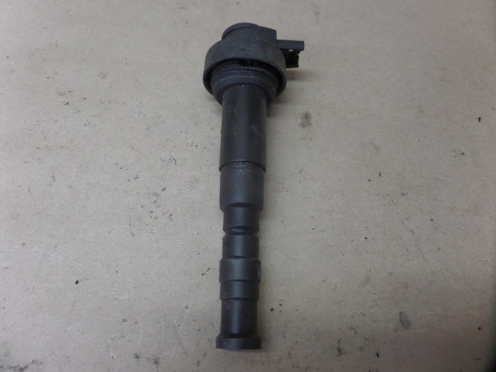 2007 BMW F800S RIGHT IGNITION COIL PACK SPARK PLUG CAP
