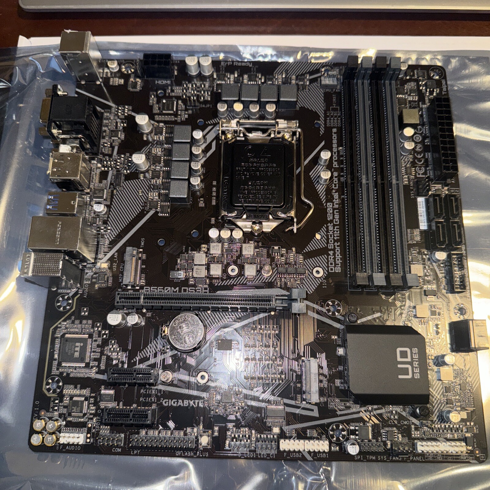 GIGABYTE B560M DS3H Motherboard LGA 1200 Intel 10th/11th Gen B560 Micro-ATX