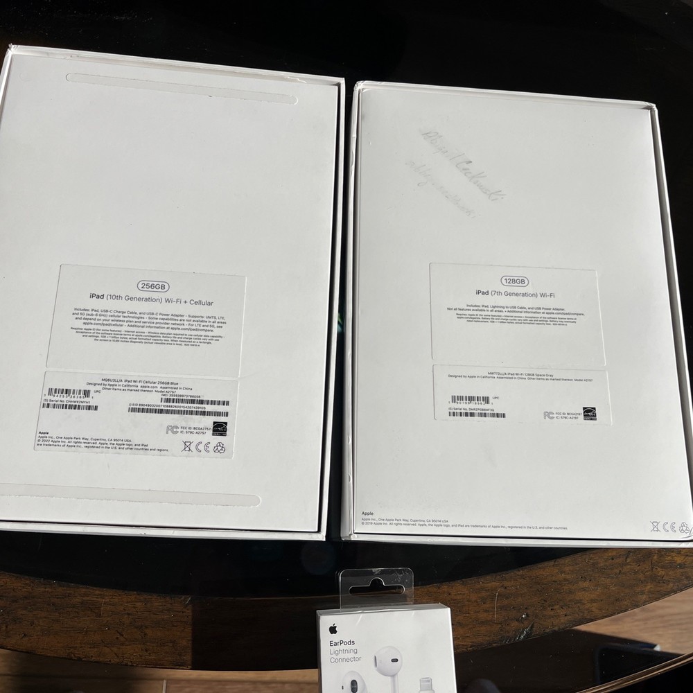 Apple IPAd (2) And Apple Ear Pods Lightning Connector EMPTY BOXES