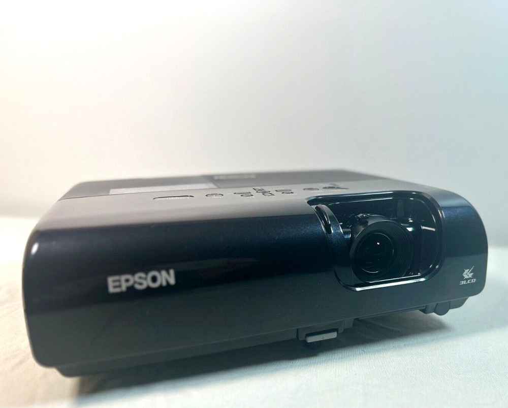 Epson Powerlite 77c EMP-X5 Multimedia Projector w/Case/ no remote control!