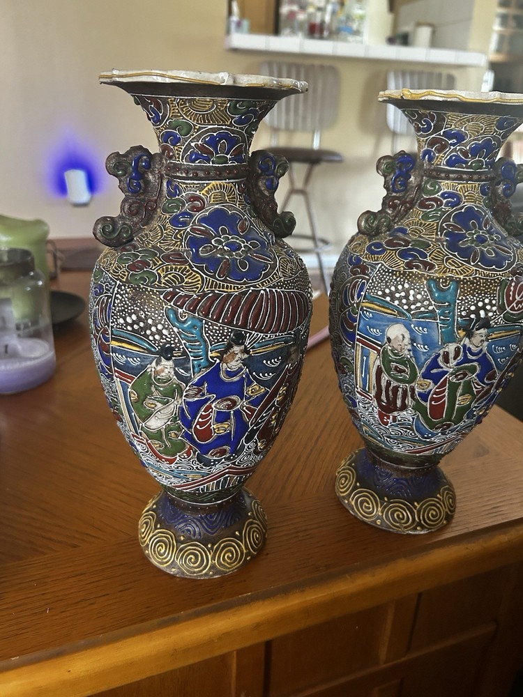 Cabinet Satsuma Moriage vases/pair