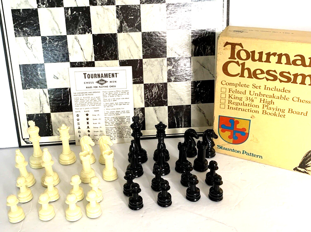 E. S. Lowe Tournament Chessman 1968 Staunton Pattern Board Game Felt Complete