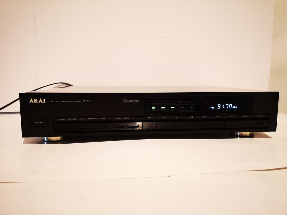 AKAI Quartz Synthesizer Tuner AT-52