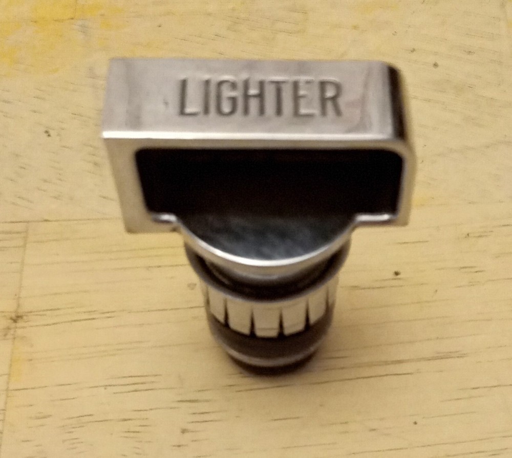 VINTAGE CASCO CIGARETTE LIGHTER (CHROME)