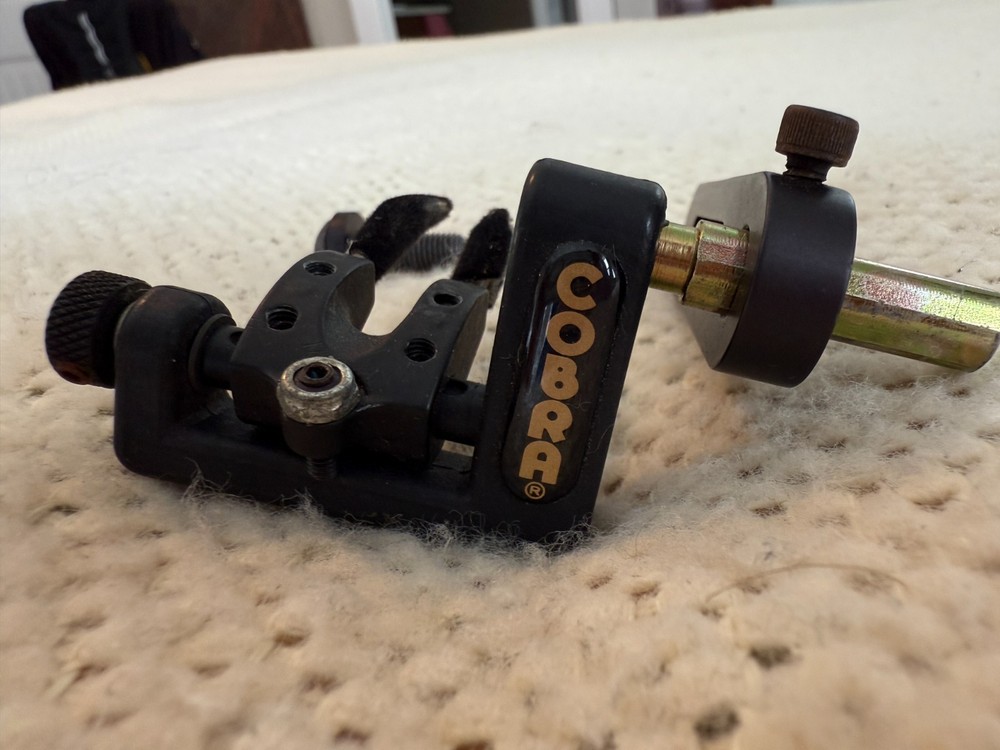 Cobra Archery Dual Prong Flipper Rest