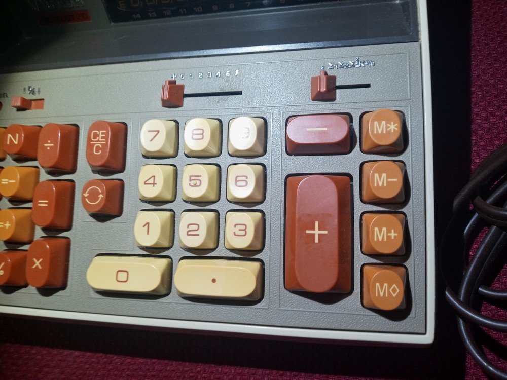 Vintage Victor Medalist 210 210R Desktop Calculator Adding Machine