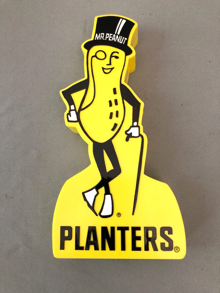 VINTAGE MR PEANUT TRANSISTOR RADIO WORKING