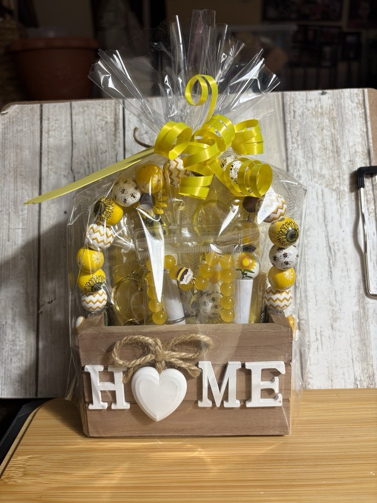 2 HANDMADE BEAD PENS & 2 BEAD KEY CHAINS-& INK REFILL ea & Note Pad & box