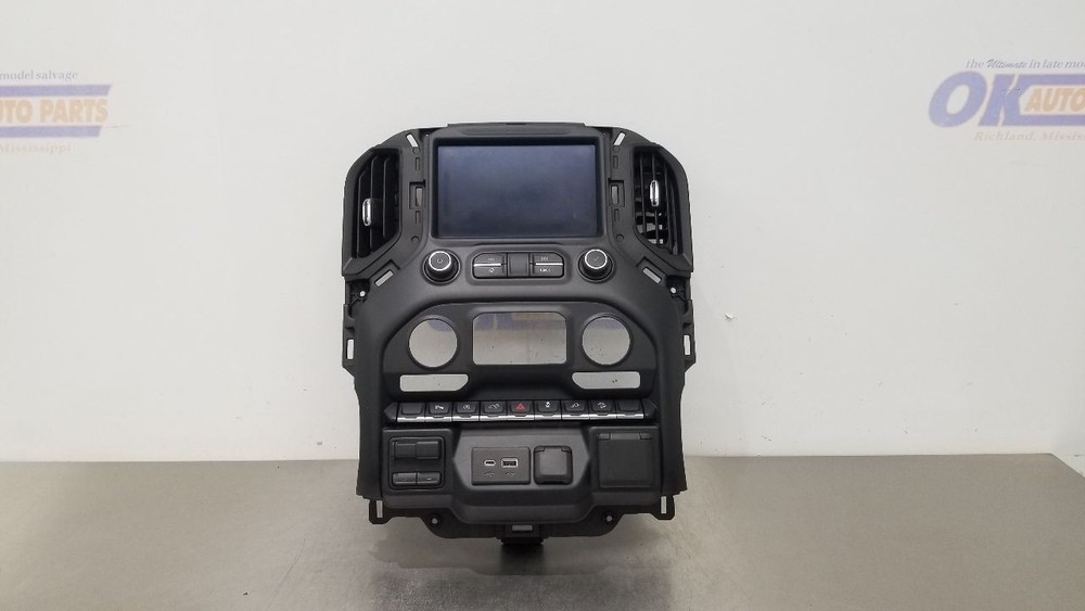 19 CHEVY SILVERADO 1500 RADIO AUDIO DISPLAY CONTROL PANEL 84569057