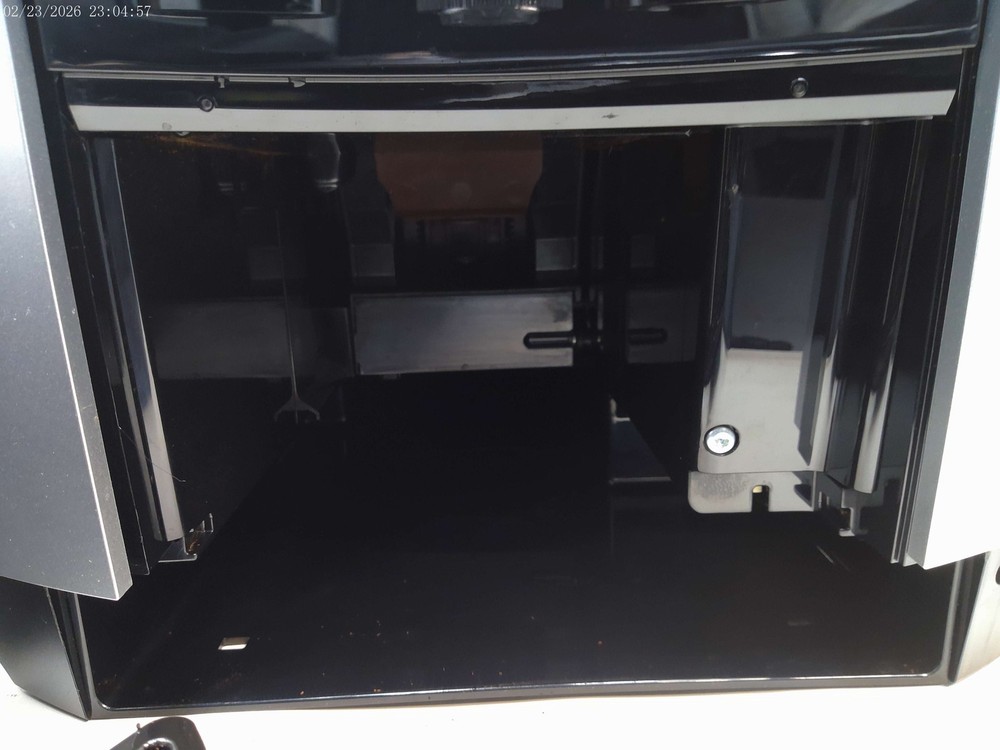 Jura E6 Superautomatic Espresso Machine (Platinum) - Used