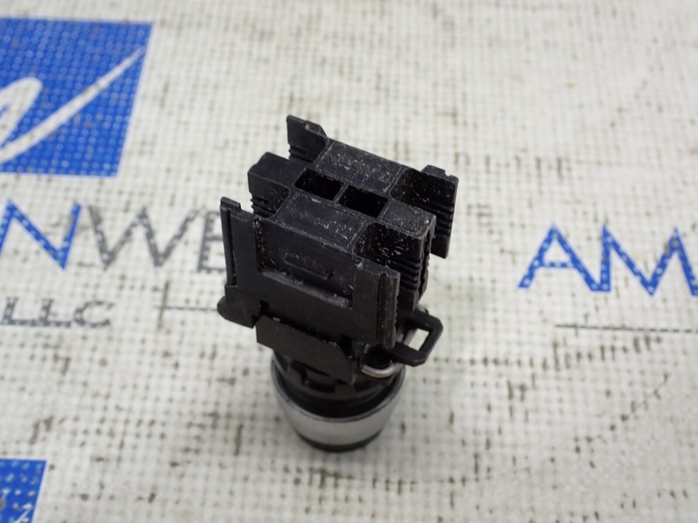 Square D 9001 DFSN Green Illuminated Pilot Light Module