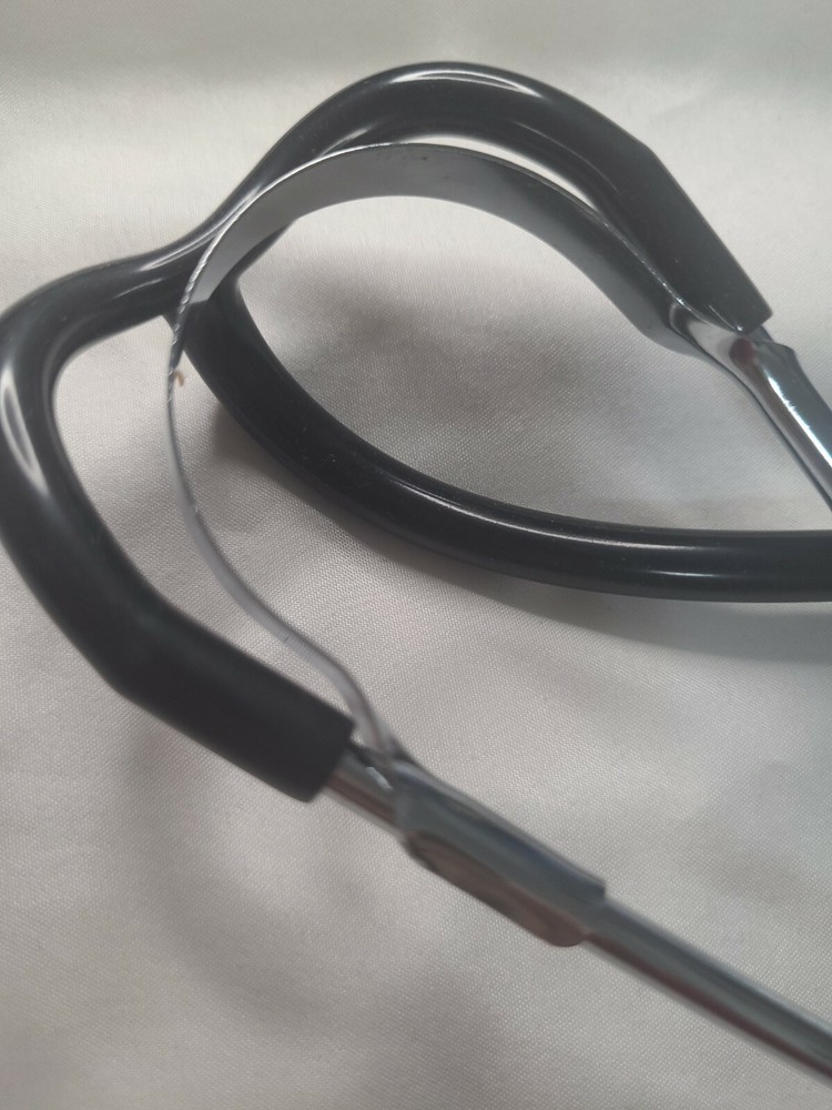 DELUXE STETHOSCOPE (FOR EDUCATIONAL (USE ONLY) Black EUC