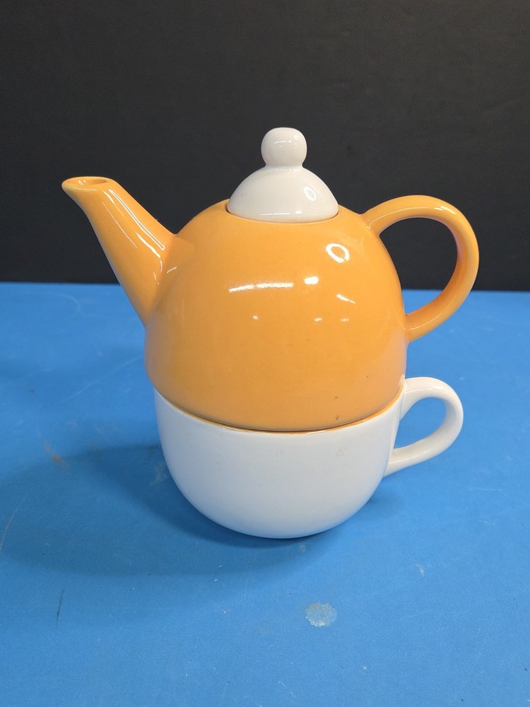 VINTAGE TEA FOR ONE STACKABLE SET ORANGE WHITE CERAMIC TEAPOT MUG CUP RETRO MCM