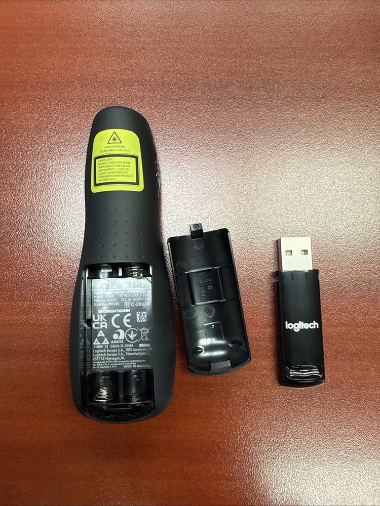 Logitech R-400 Presenter Remote Control Original Clicker Classroom Presentation