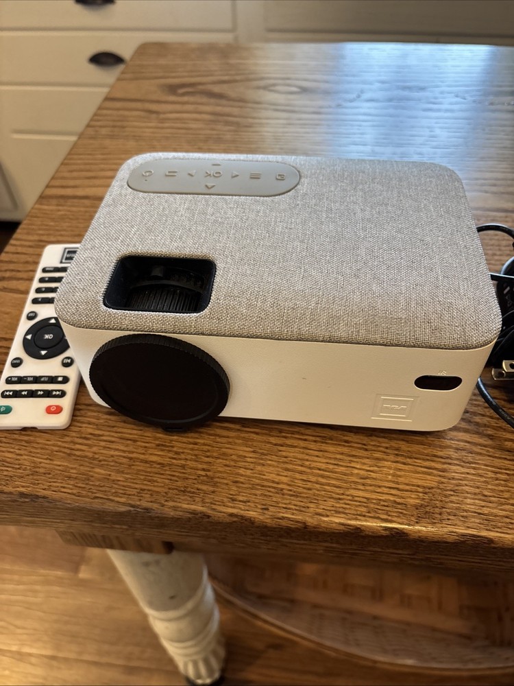 RCA RPJ143 480p LCD Projector White Medium Throw Ceiling Wired 480x320 Remote
