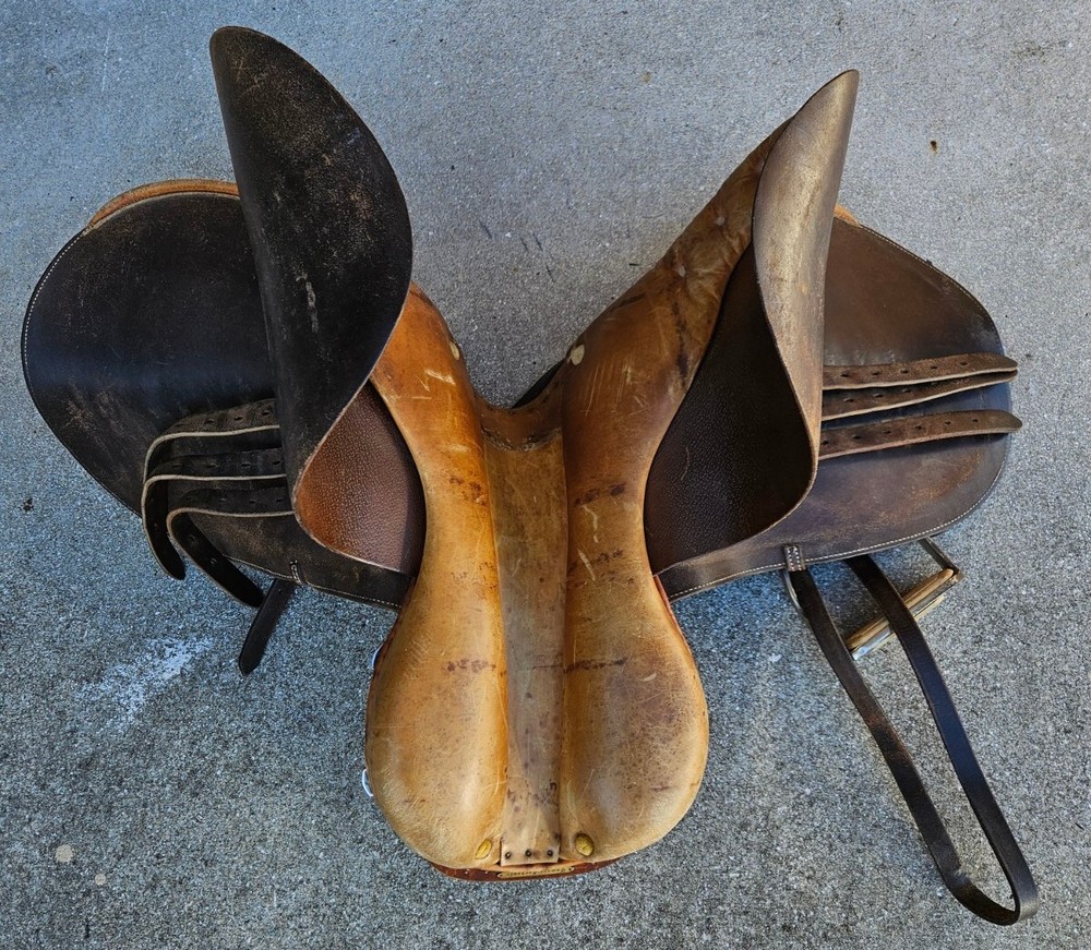 Beval Jumping Saddle Size 17 Long Made in England Devon 2000 Used