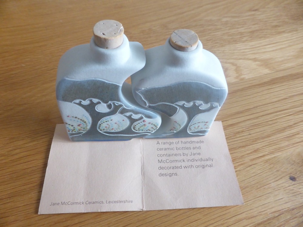 JANE MCCORMACK LEICESTERSHIRE : INTERLOCKING CERAMIC BOTTLES