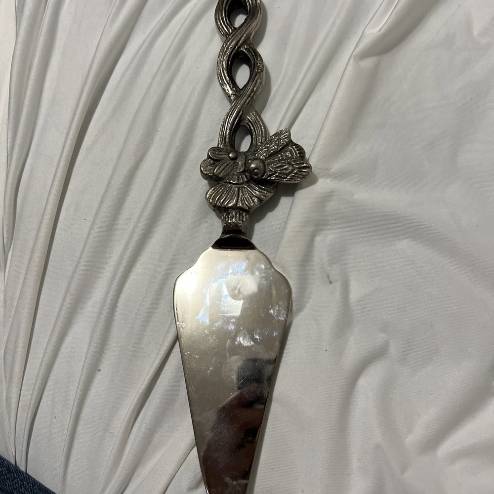 bee and flower pie knife