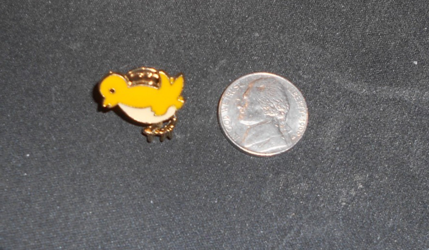 Small Chick Enameled Lapel Pin
