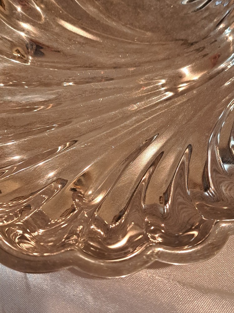 Leonard Silver Silver-plate Clam Shell Shaped Serving Bowl with Candle Holder