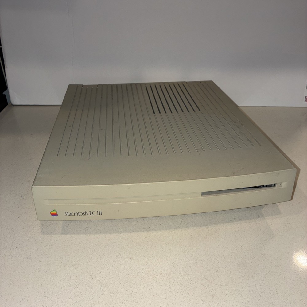 Apple Macintosh LC III Computer 1993 Model: M1254  POWERS ON