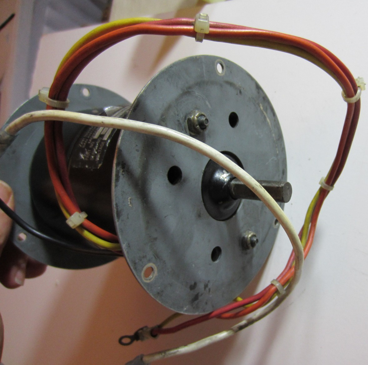 ZEE SYSTEMS MOTOR ASSEMBLY P/N 9Z67-003-1 USED AS REMOVED SPINS FREELY 24 VOLTS