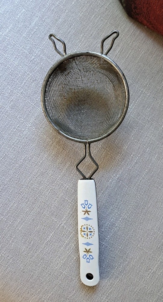 VINTAGE Mesh Strainer W/ White & Blue Tulip Handle