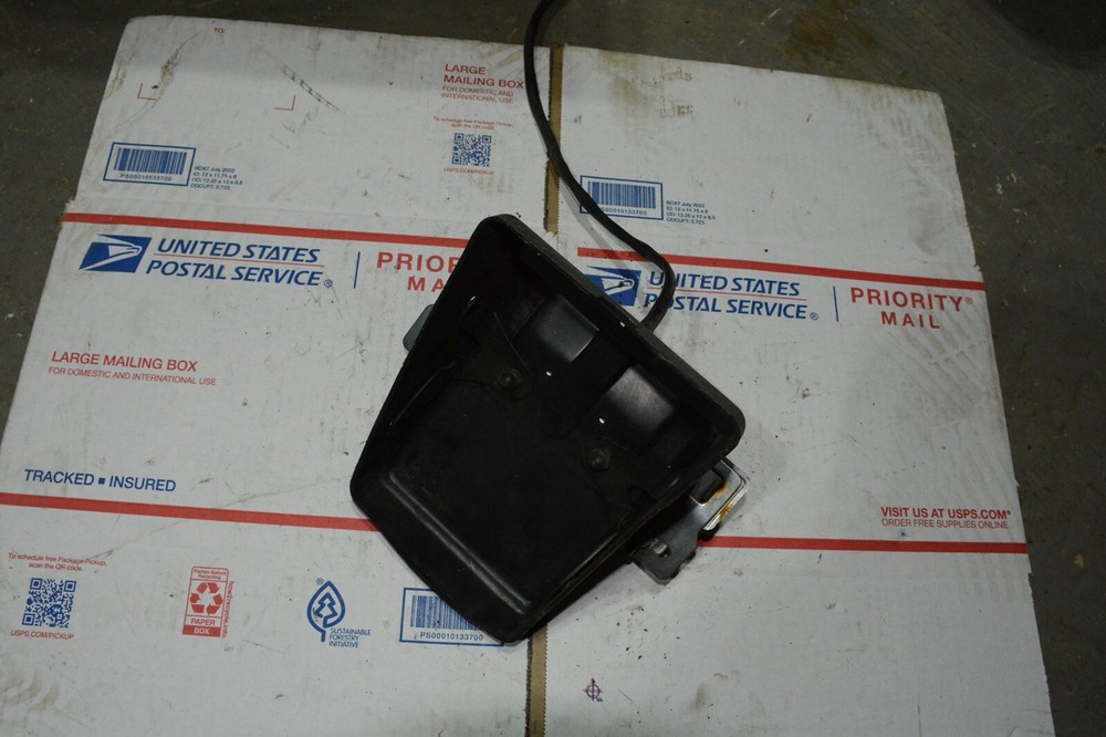 82 vf 750 liscense plate bracket