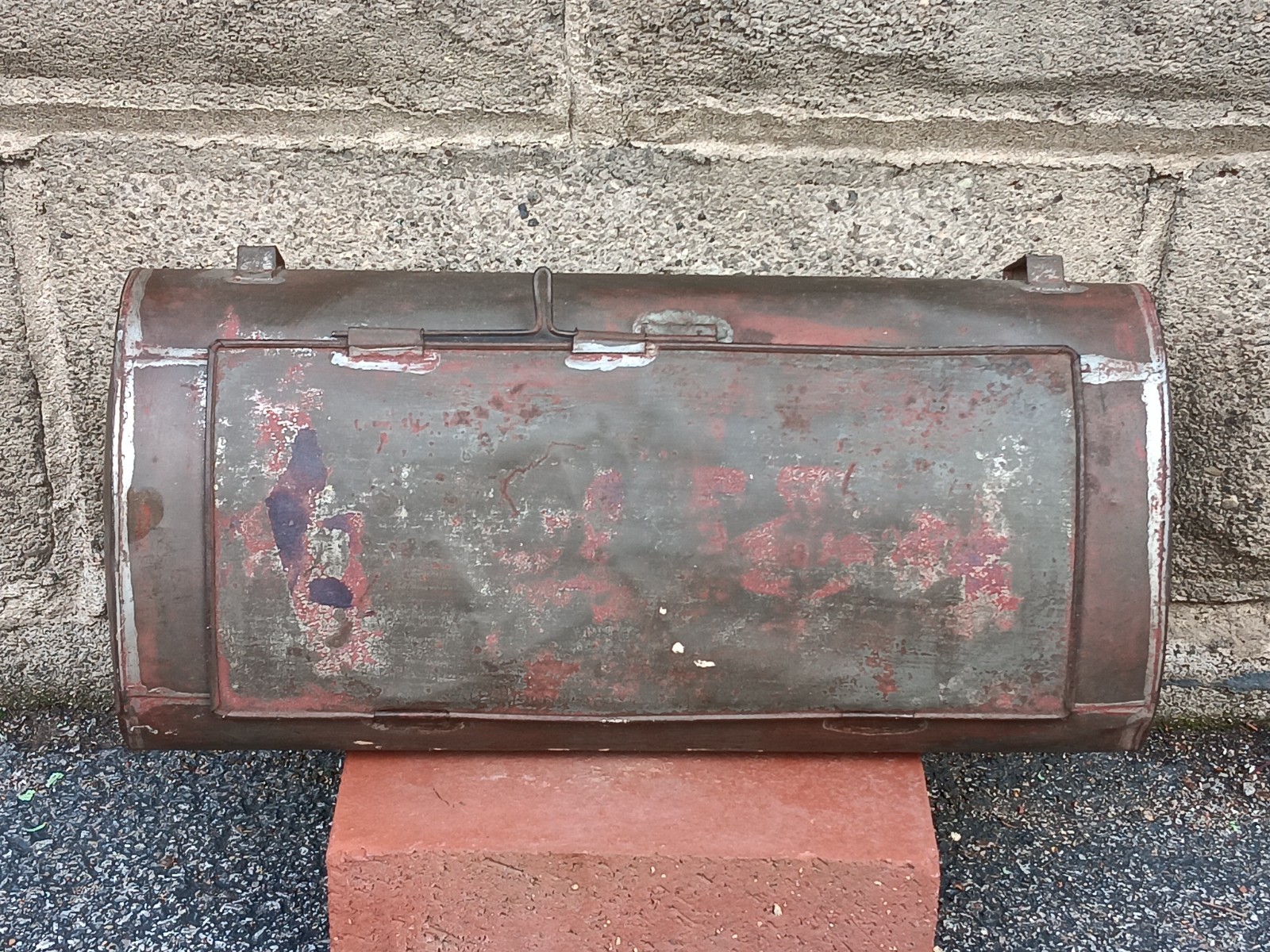 Tin Storage Botanist VASCULUM, or Satchel for Early Motorcycle ?