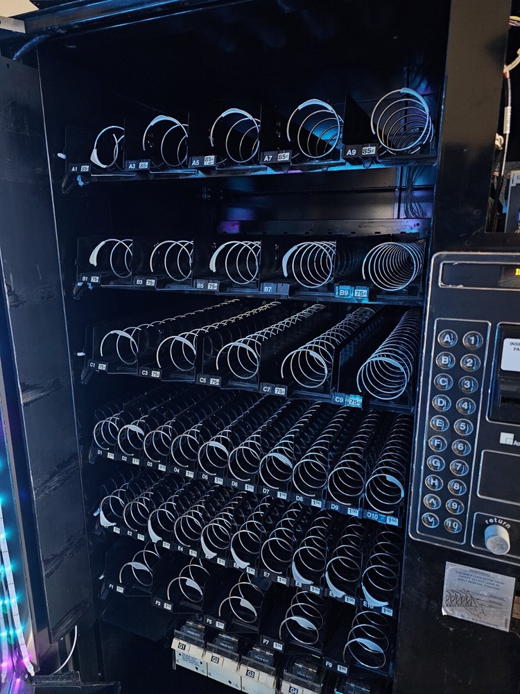 Vending Machine Refurbished AP 113 Snack 5-Wide