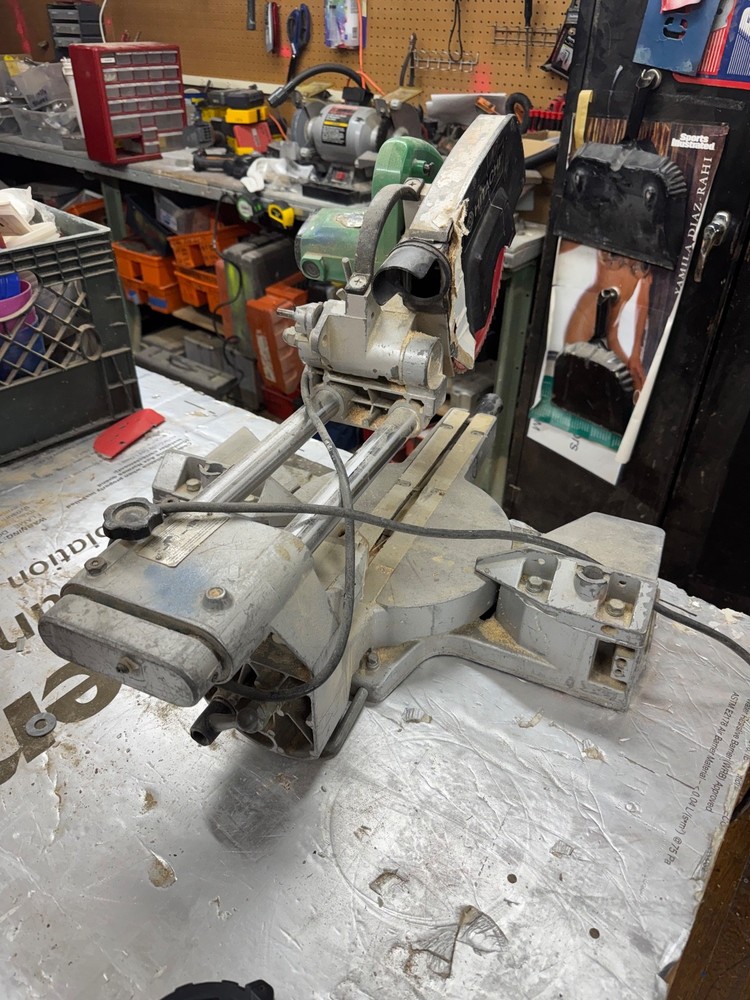 Hitachi Model C 8FSHE 8-1/2" Slide Compound Miter Saw