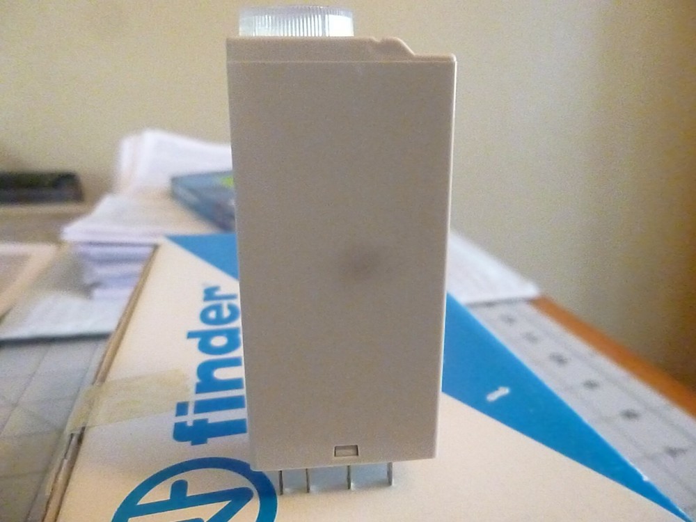 Finder 85.32.0.024 Plug-In Multi-Function Timer - 10A - 250V~ - With Clip - NEW