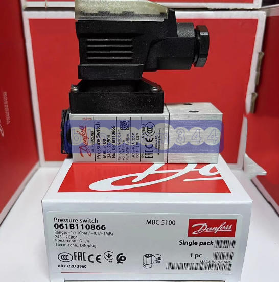 1PCS Danfoss 061B110866 pressure switch new