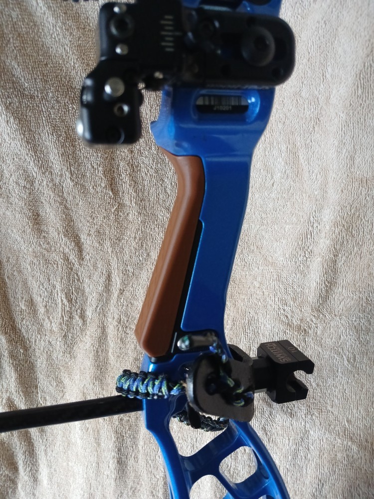 * GripLock Version * Bowtech Clutch Grip - Reckoning Gen 2, Core SS, Proven 34