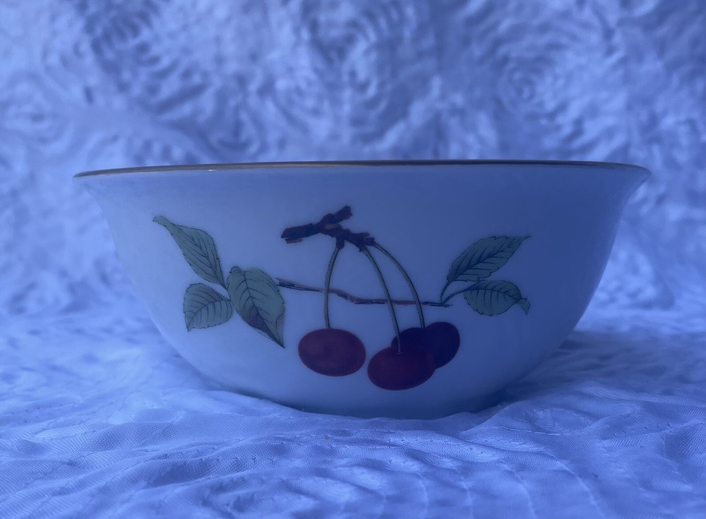 Evesham Gold Royal Worcester Bowl - Apple Pattern