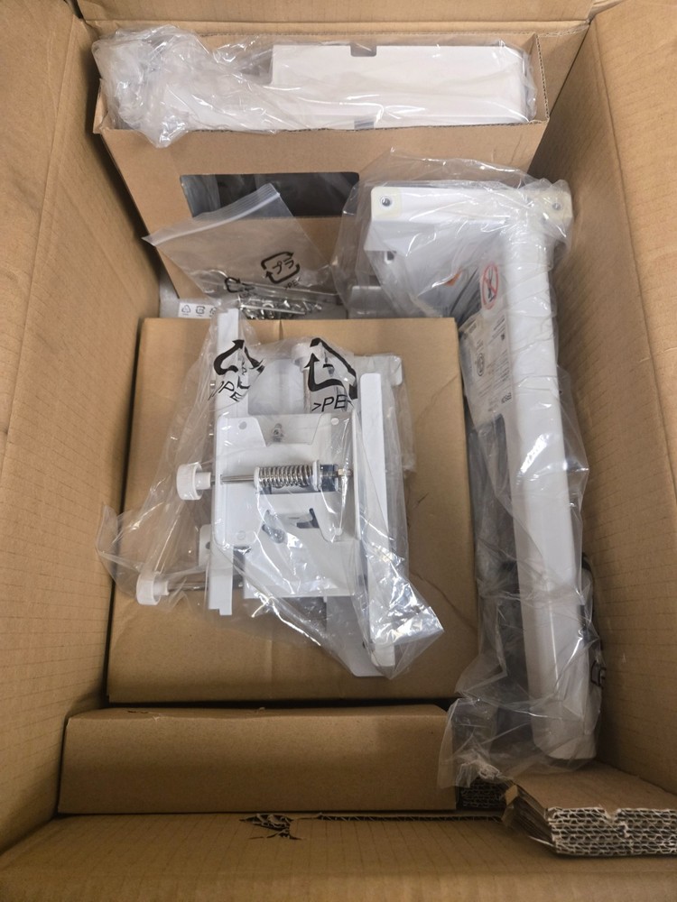 Epson PowerLite 570 LCD Projector - NEW