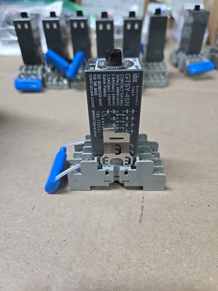 Idec GT5Y-4SN Electronic Timer 3AMP 100/120V