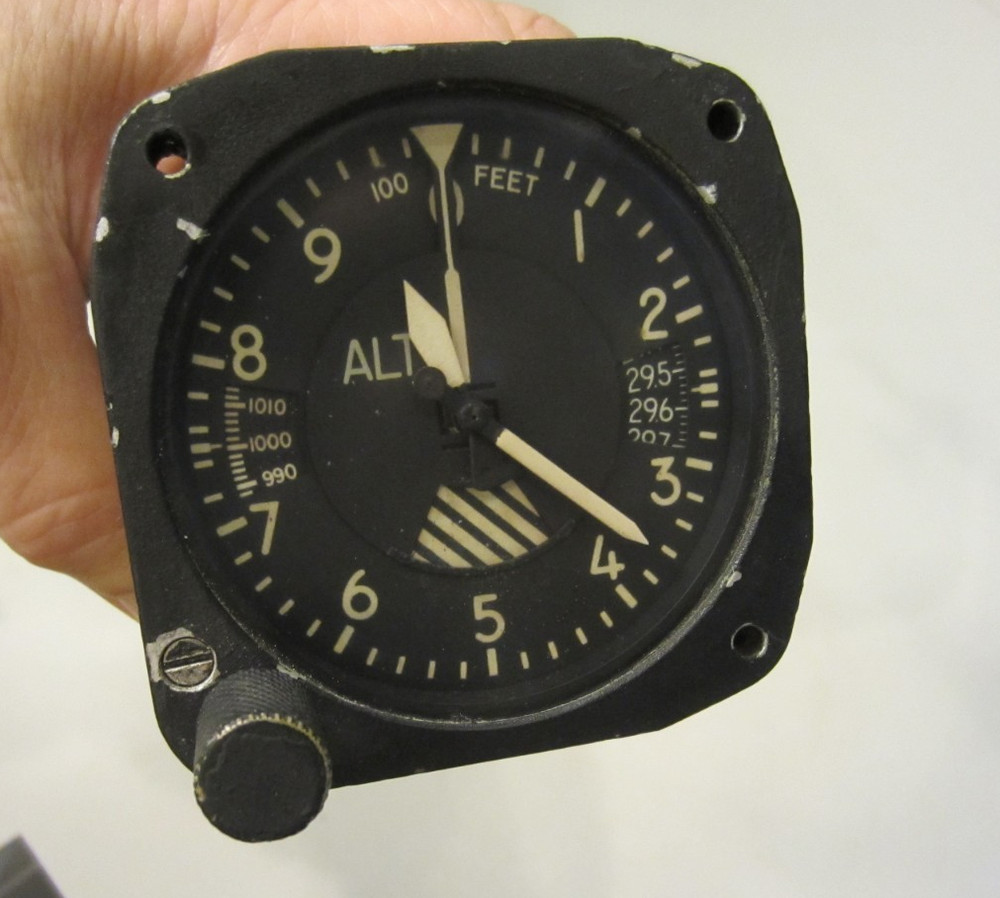RARE GATES LEAR JET ALTIMITER P/N 2480003-1 WITH FUNCTIONING DIAL