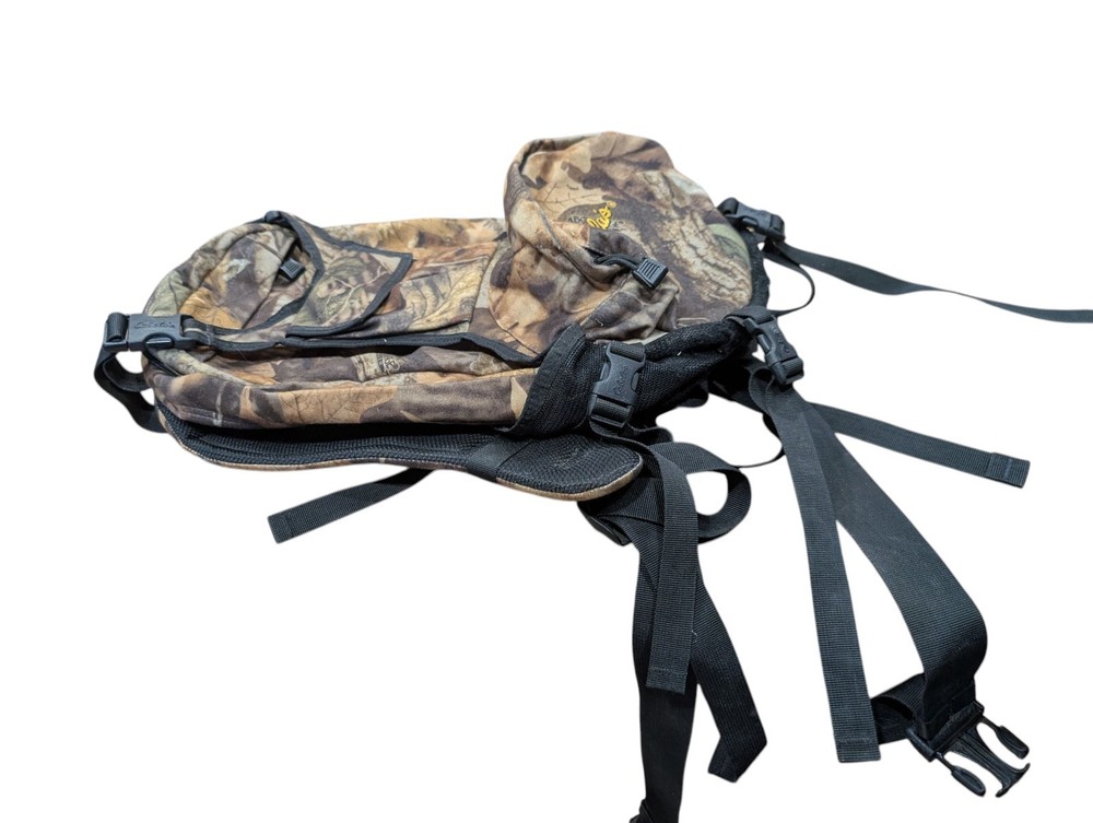 Cabelas Advantage Timber Leafy Camouflage Hydration Pack Backpack SCENT-LOK