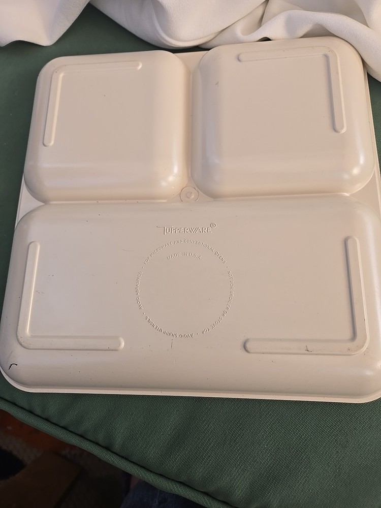 TUPPERWARE ULTRA 21 DIVIDED DISH 9"x9"
